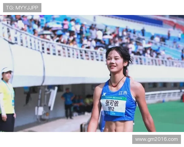 跨栏比赛激烈角逐产生新冠军 新纪录诞生引发全场欢呼